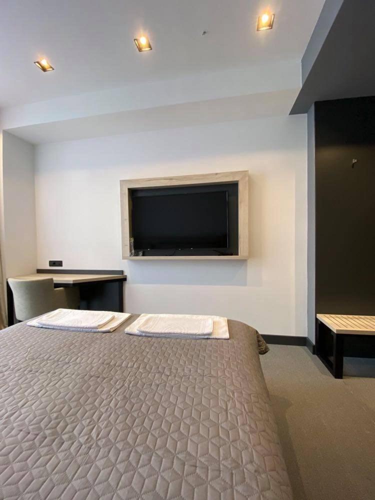 Super Seven Inn Belgrado Habitación foto