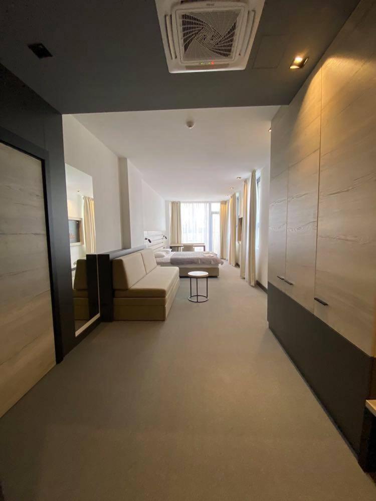 Super Seven Inn Belgrado Habitación foto