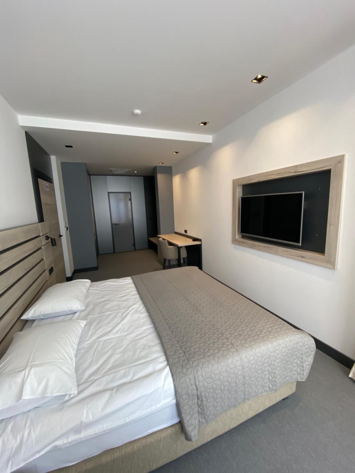 Super Seven Inn Belgrado Habitación foto